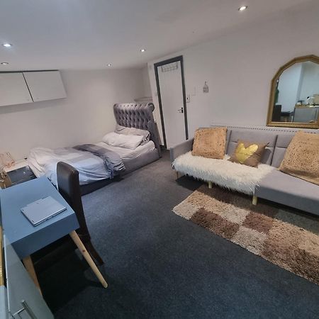利兹A Cosy Deluxe Size Studio With Queen Size And Sofa Bed公寓 外观 照片