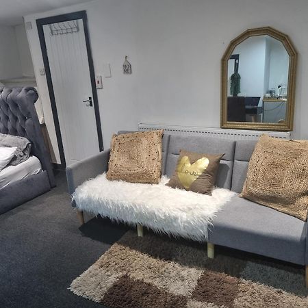 利兹A Cosy Deluxe Size Studio With Queen Size And Sofa Bed公寓 外观 照片