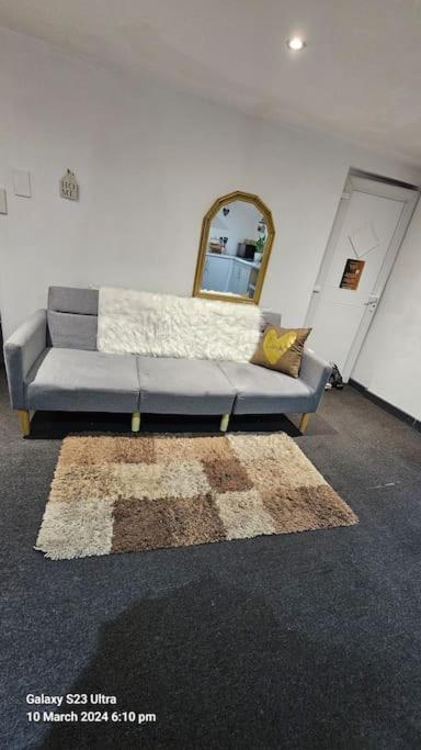 利兹A Cosy Deluxe Size Studio With Queen Size And Sofa Bed公寓 外观 照片