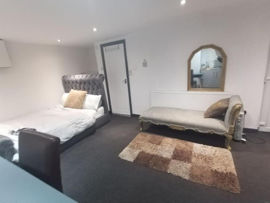 利兹A Cosy Deluxe Size Studio With Queen Size And Sofa Bed公寓 外观 照片