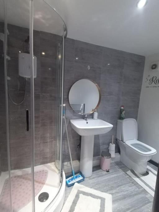 利兹A Cosy Deluxe Size Studio With Queen Size And Sofa Bed公寓 外观 照片