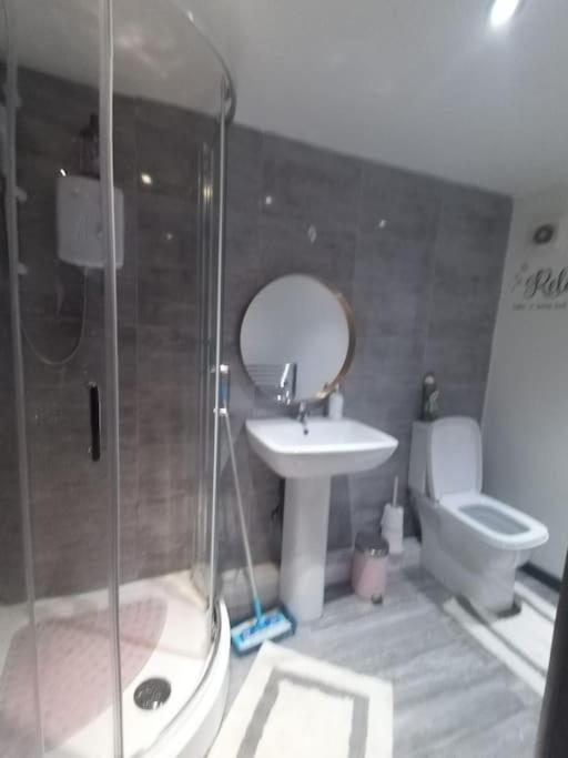 利兹A Cosy Deluxe Size Studio With Queen Size And Sofa Bed公寓 外观 照片