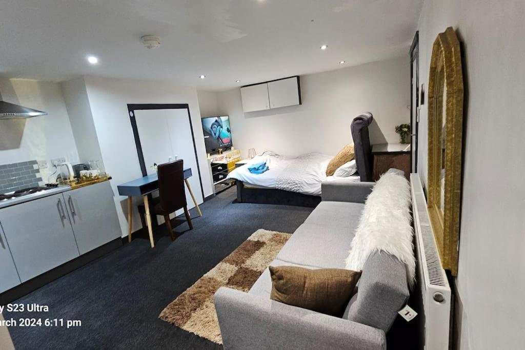 利兹A Cosy Deluxe Size Studio With Queen Size And Sofa Bed公寓 外观 照片