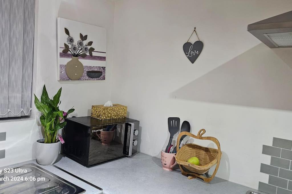 利兹A Cosy Deluxe Size Studio With Queen Size And Sofa Bed公寓 外观 照片