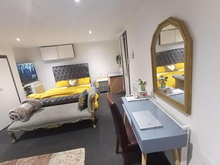 利兹A Cosy Deluxe Size Studio With Queen Size And Sofa Bed公寓 外观 照片