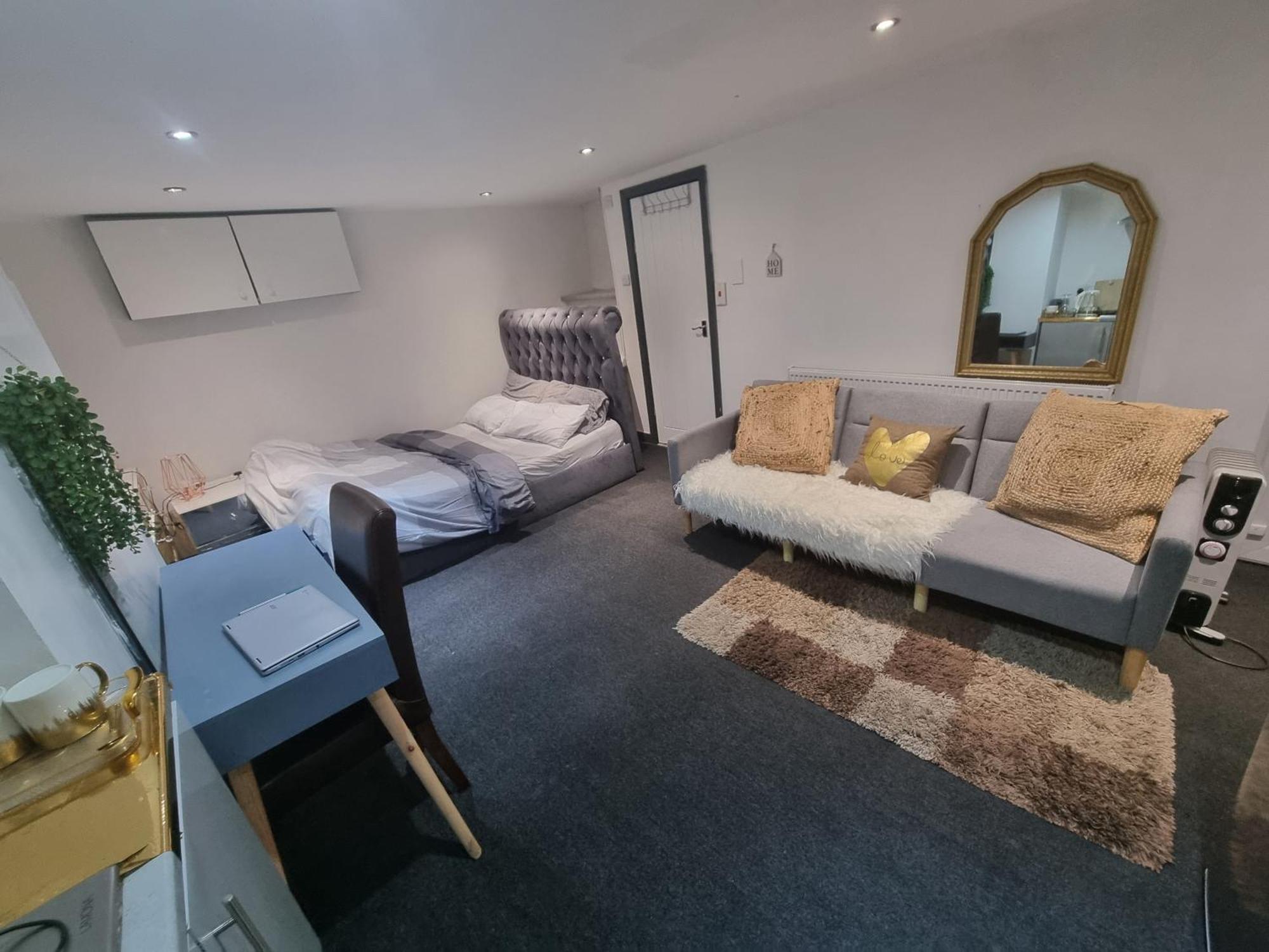 利兹A Cosy Deluxe Size Studio With Queen Size And Sofa Bed公寓 外观 照片